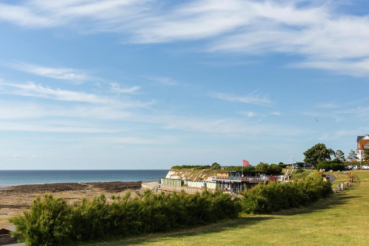 Apartamento A View Of The Bay- Panoramic Sea Views- Sleeps 4 Westgate-on-Sea Exterior foto